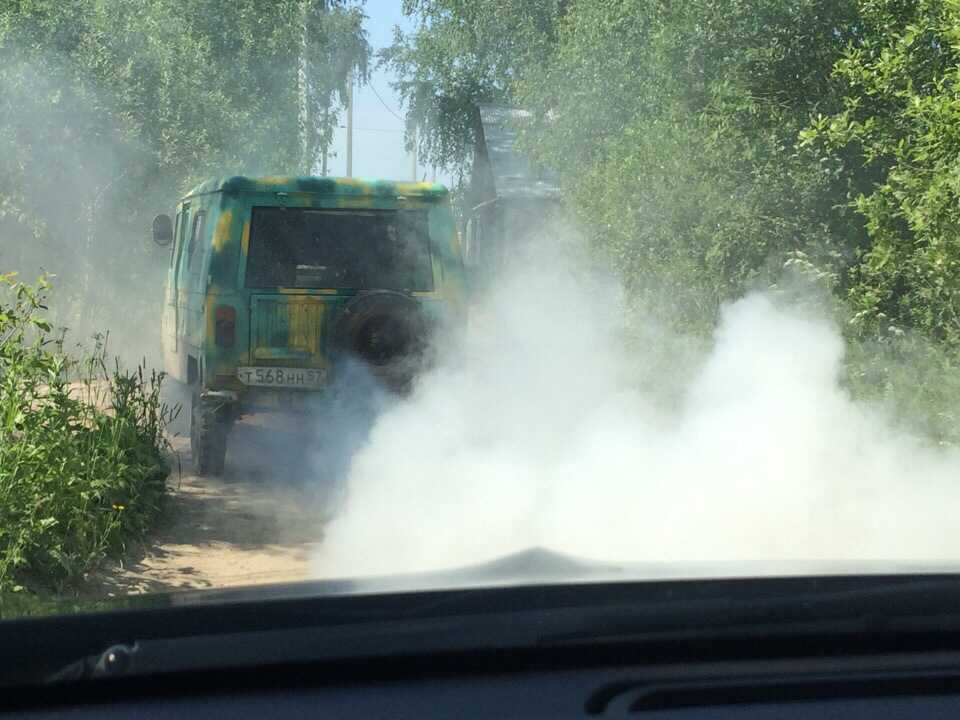 Причины черного дыма камаз. КАМАЗ дымит. Дымящийся КАМАЗ. Чадящий КАМАЗ. КАМАЗ дымит черным дымом.