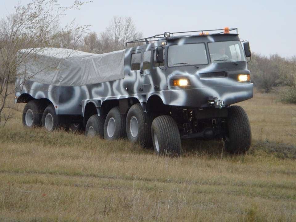 Грузовые автомобили с большими колесами